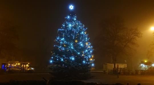 DŮM KULTURY OSTROV - Rozsvícení stromu & Vánoční inspirace - obr. 2