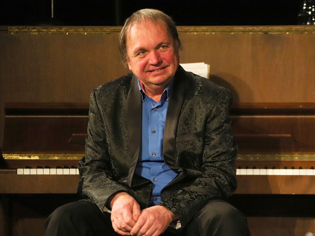 Kulturní a kreativní centrum Ostrov - RADIM LINHART - obr. 1