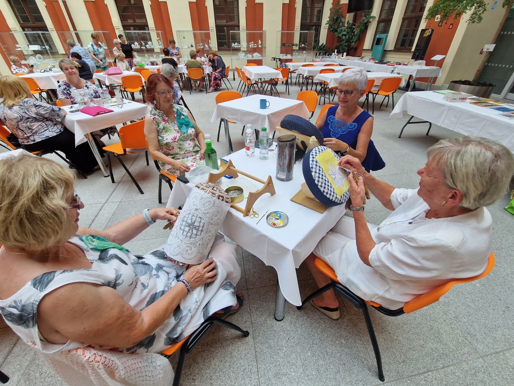 Kulturní a kreativní centrum Ostrov - VELKÉ LETNÍ SETKÁNÍ KRAJKÁŘEK