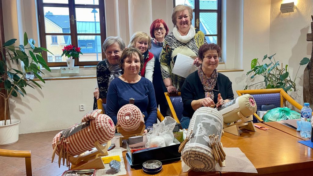 Kulturní a kreativní centrum Ostrov - SETKÁNÍ KRAJKÁŘEK - obr. 1