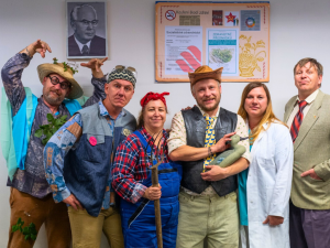 Kulturní a kreativní centrum Ostrov - KRAVINY SAMETOVÉ REVOLUCE 