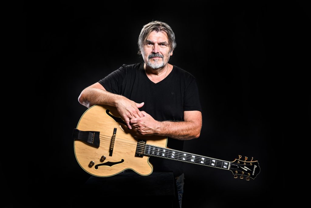 Kulturní a kreativní centrum Ostrov - Roman Horký a Kamelot - obr. 1