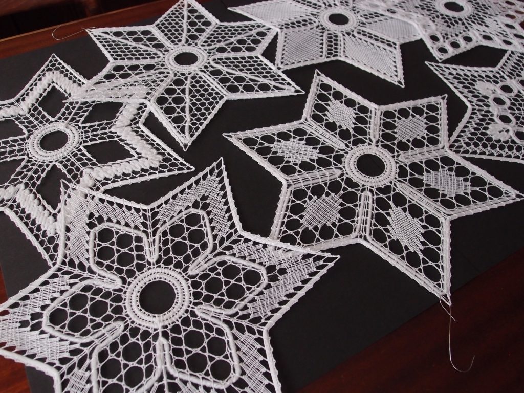 Kulturní a kreativní centrum Ostrov - PALIČKOVANÁ KRAJKA - obr. 1