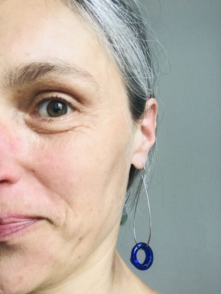 Kulturní a kreativní centrum Ostrov - VE ZVUKU SKLA CHVÍLI BÝT - obr. 1