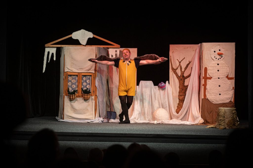 Kulturní a kreativní centrum Ostrov - MASOPUSTNÍ POHÁDKA  aneb JAK SKŘÍVÁNEK VÁNEK MUSEL VRZNOUT - obr. 1