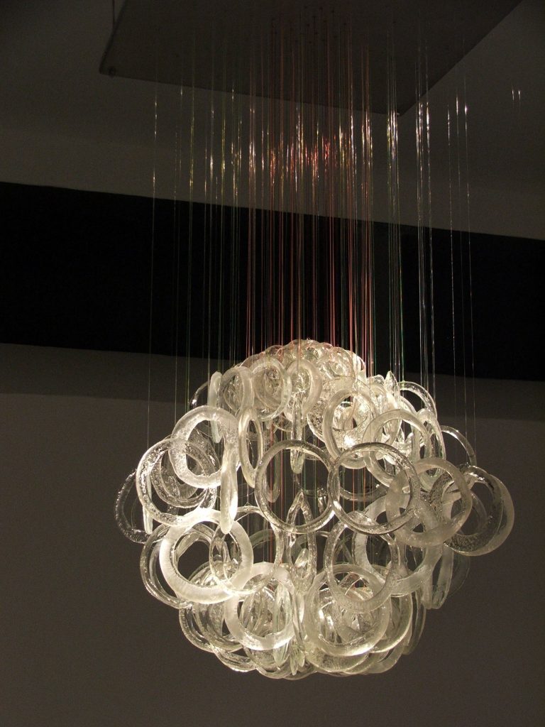 Kulturní a kreativní centrum Ostrov - VE ZVUKU SKLA CHVÍLI BÝT – komentovaná prohlídka - obr. 1