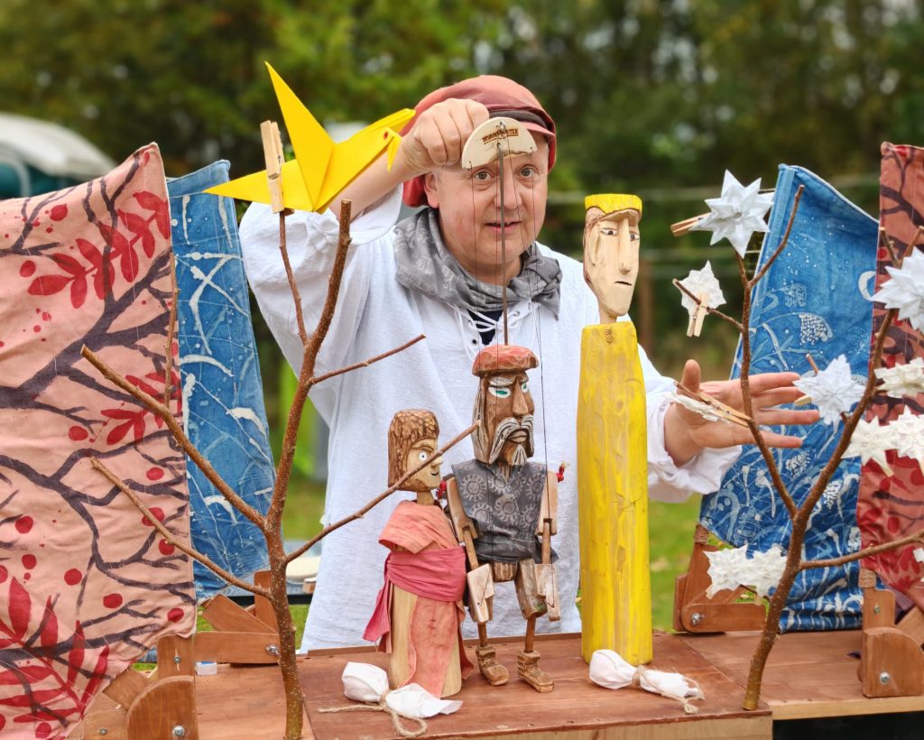 Kulturní a kreativní centrum Ostrov - O STAŘEČKOVI, KTERÝ NECHAL ROZKVÉST STROMY - obr. 1