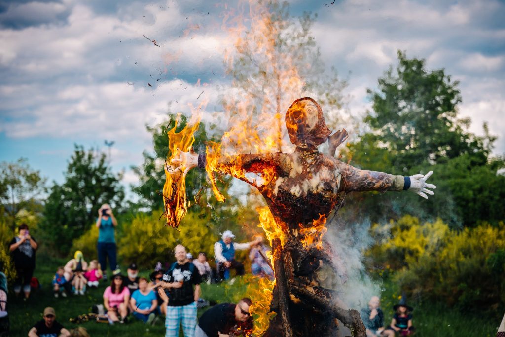 Kulturní a kreativní centrum Ostrov - Pálení čarodějnic - obr. 1