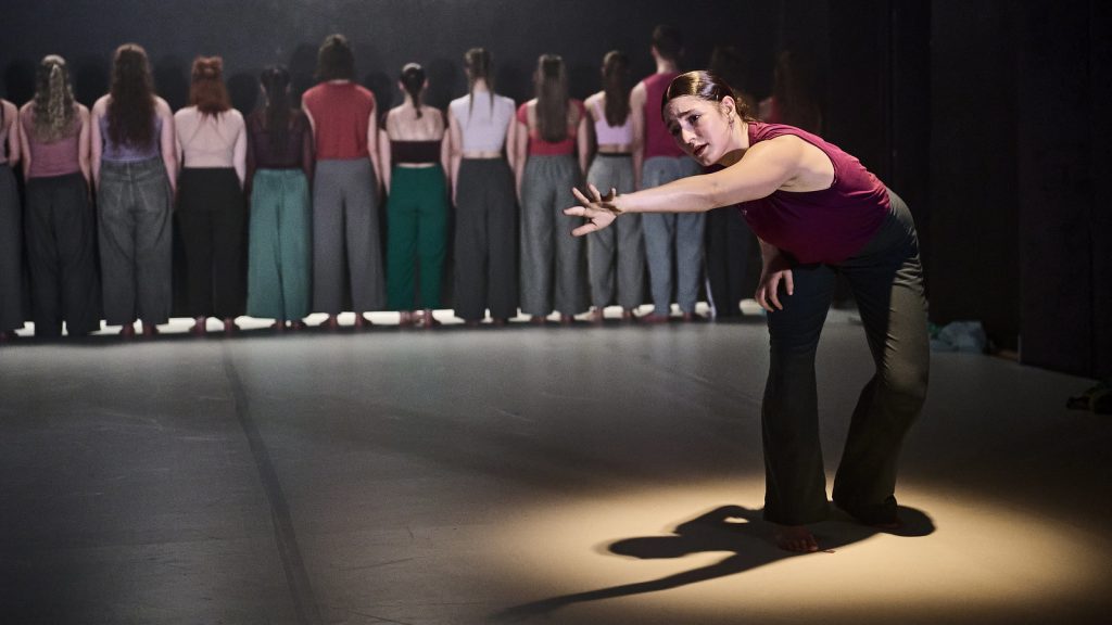 Kulturní a kreativní centrum Ostrov - HI MOM! - obr. 1