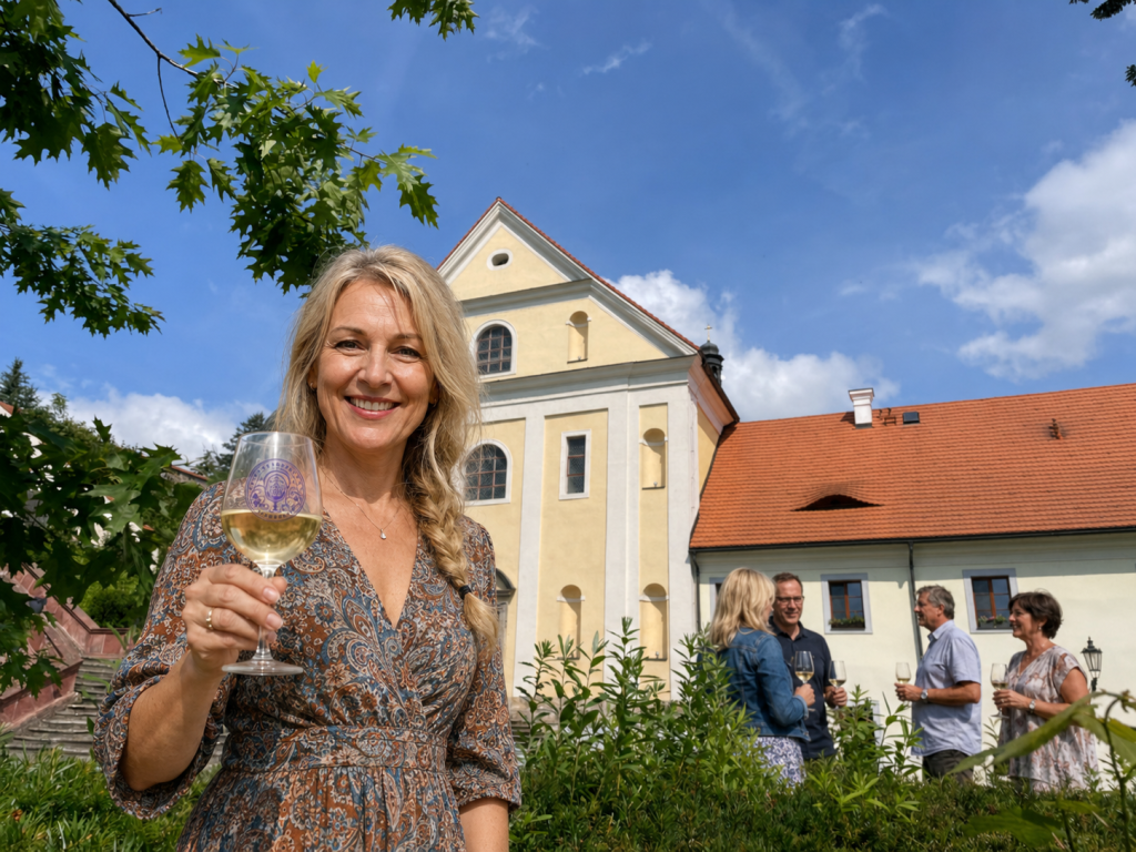Kulturní a kreativní centrum Ostrov - OSTROVSKÉ VINOBRANÍ 2026 - obr. 1