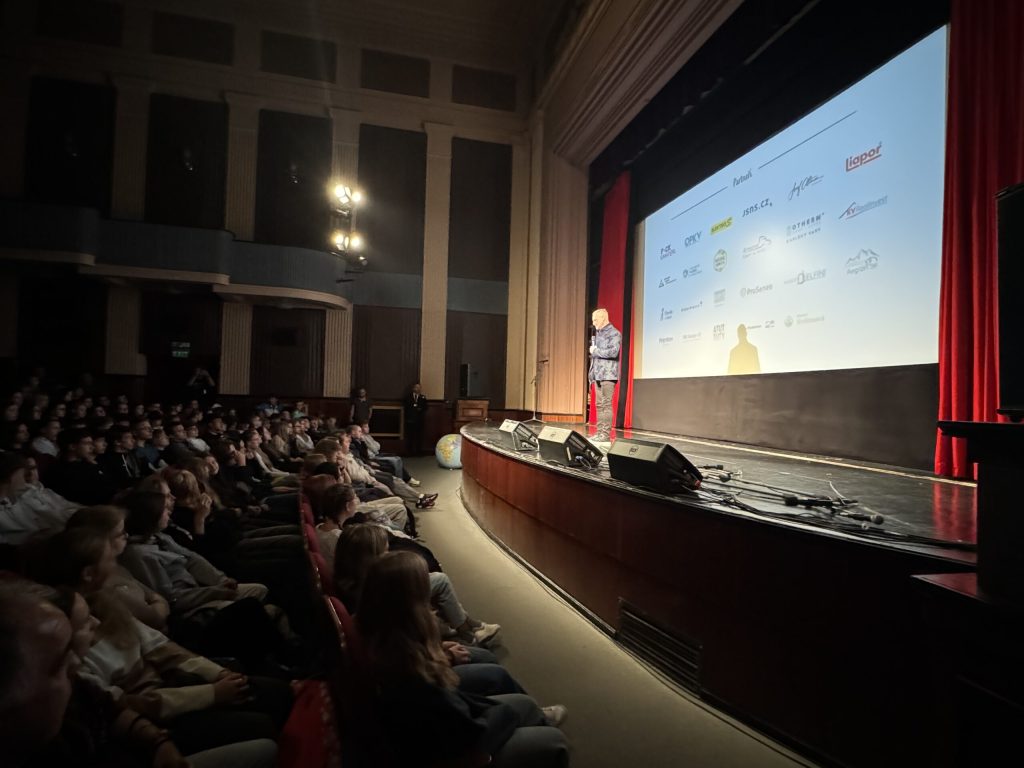 Kulturní a kreativní centrum Ostrov - SLAVNOSTNÍ ZAHÁJENÍ FESTIVALU S HVĚZDNÝMI HOSTY A FILMEM - obr. 1