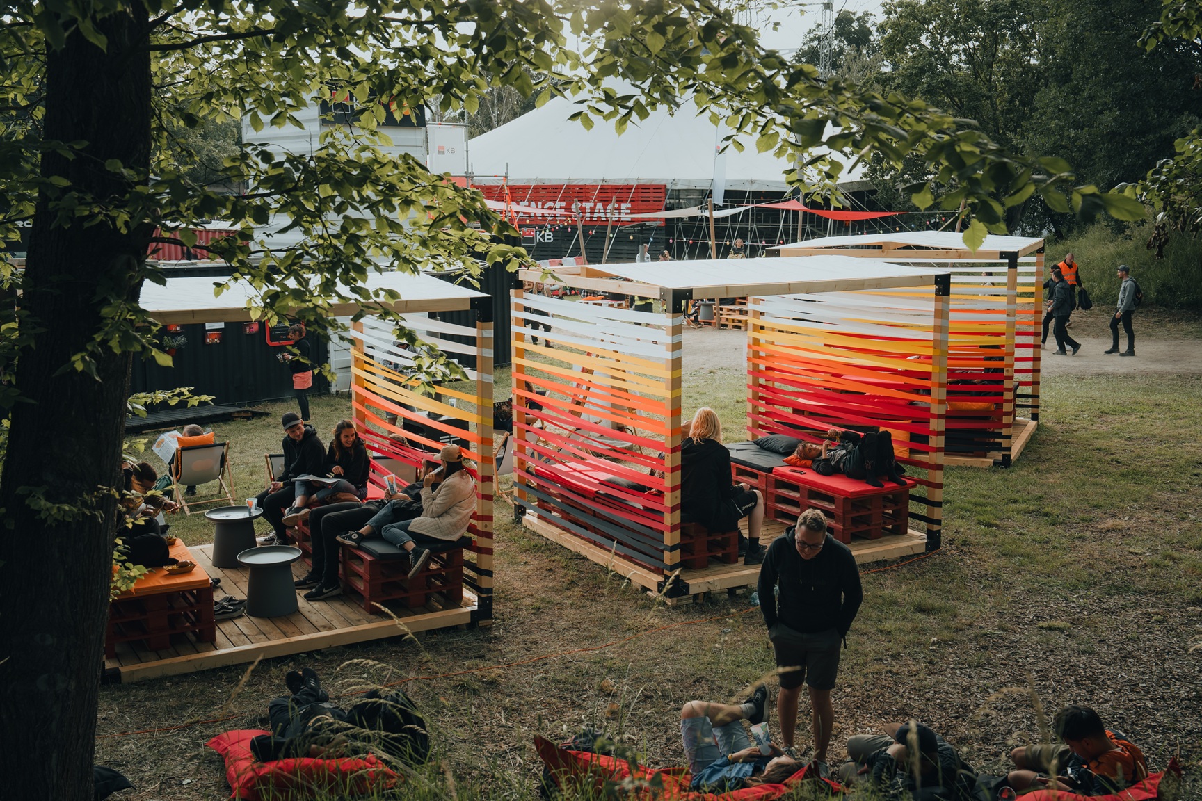 Od 5 000 do 20 000 osob