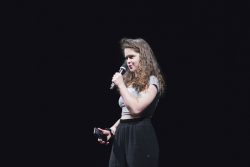 Autorische Lesung von Lucie Vondrýsková mit musikalischer Begleitung — Rock Café, Prag